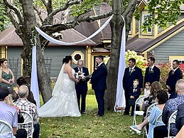 Belle View Manor Inn