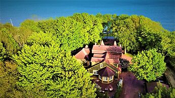 Belle View Manor Inn