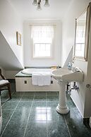 Belle View Manor Inn