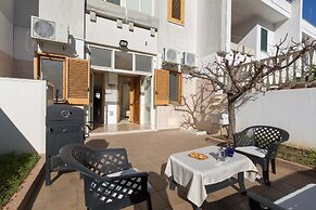 3163 Villino Il Faro by Barbarhouse