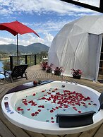 WHITE DOMES GLAMPING