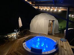 WHITE DOMES GLAMPING