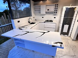 WHITE DOMES GLAMPING