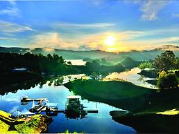 WHITE DOMES GLAMPING