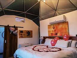 WHITE DOMES GLAMPING