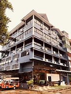 Anandpura Riverside Hotel