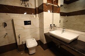 Hotel Starex Opp. Artemis Hospital