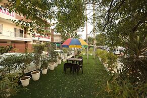 Hotel Starex Opp. Artemis Hospital