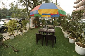 Hotel Starex Opp. Artemis Hospital