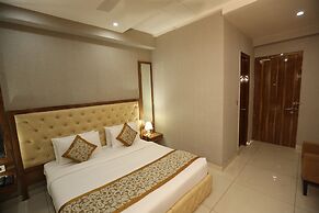 Hotel Starex Opp. Artemis Hospital