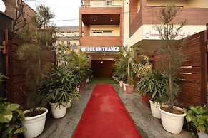 Hotel Starex Opp. Artemis Hospital