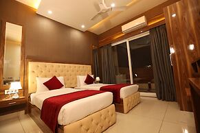 Hotel Starex Opp. Artemis Hospital