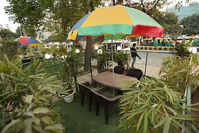 Hotel Starex Opp. Artemis Hospital