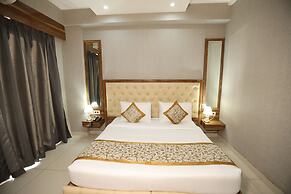 Hotel Starex Opp. Artemis Hospital