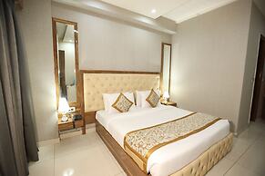 Hotel Starex Opp. Artemis Hospital