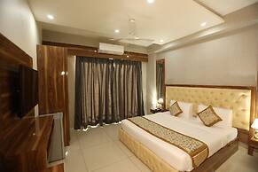 Hotel Starex Opp. Artemis Hospital