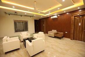 Hotel Starex Opp. Artemis Hospital