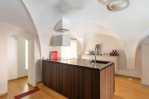 Santo Stefano Elegant Apartment by Wonderful Italy