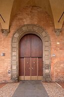 Santo Stefano Elegant Apartment by Wonderful Italy