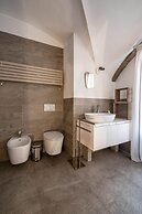 Santo Stefano Elegant Apartment by Wonderful Italy