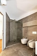 Santo Stefano Elegant Apartment by Wonderful Italy