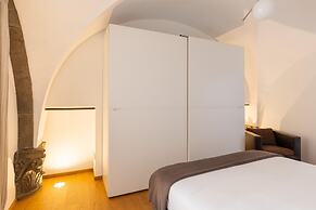 Santo Stefano Elegant Apartment by Wonderful Italy