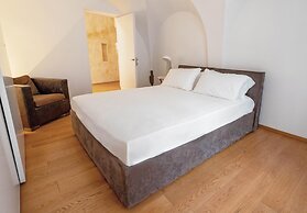 Santo Stefano Elegant Apartment by Wonderful Italy