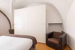 Santo Stefano Elegant Apartment by Wonderful Italy