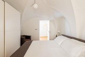 Santo Stefano Elegant Apartment by Wonderful Italy