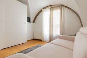 Santo Stefano Elegant Apartment by Wonderful Italy