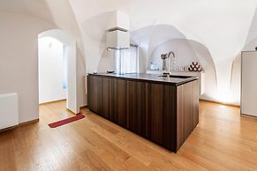 Santo Stefano Elegant Apartment by Wonderful Italy