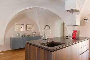 Santo Stefano Elegant Apartment by Wonderful Italy