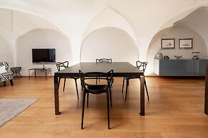 Santo Stefano Elegant Apartment by Wonderful Italy