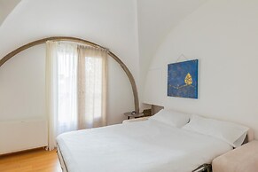 Santo Stefano Elegant Apartment by Wonderful Italy