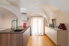 Santo Stefano Elegant Apartment by Wonderful Italy