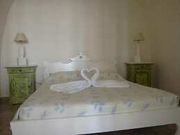 Captain John Traditional Houses - Adults Only