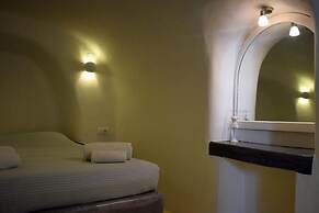 Captain John Traditional Houses - Adults Only