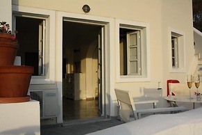 Captain John Traditional Houses - Adults Only