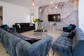 YalaRent mountainside luxury properties with Private Pool