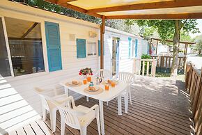 Happy Camp in Camping Karavomilos Beach