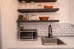 SUPERB 1 Bed Apt. Steps Away From Metro