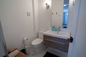 SUPERB 1 Bed Apt. Steps Away From Metro