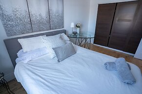 SUPERB 1 Bed Apt. Steps Away From Metro