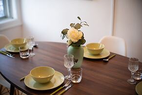 SUPERB 1 Bed Apt. Steps Away From Metro