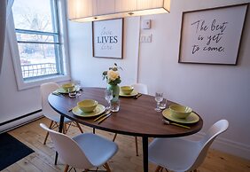 SUPERB 1 Bed Apt. Steps Away From Metro