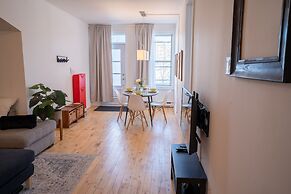 SUPERB 1 Bed Apt. Steps Away From Metro