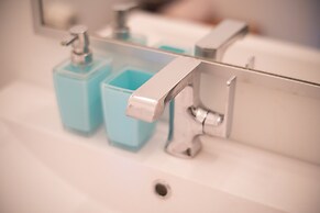 SUPERB 1 Bed Apt. Steps Away From Metro