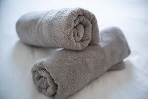 SUPERB 1 Bed Apt. Steps Away From Metro