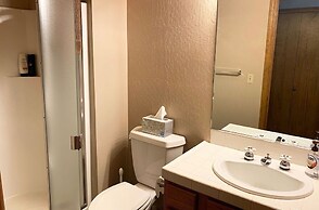 Sunnyside Up 3 Bedroom Cabin by RedAwning