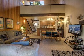 Forest View Townhouse 3 Bedroom Home by RedAwning